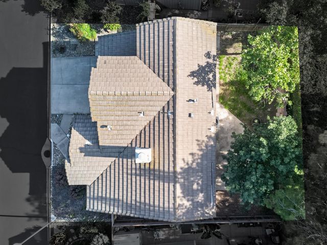 9572 S Coast Ln, Elk Grove, CA 95758