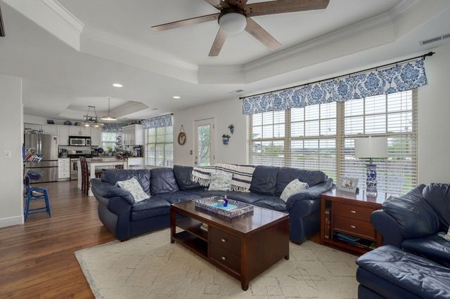 2115 N Williamsburg Lane, Ozark, MO 65721