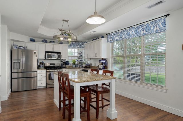 2115 N Williamsburg Lane, Ozark, MO 65721