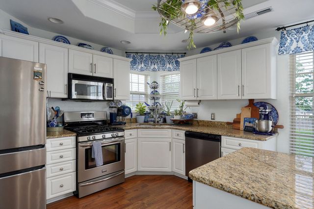2115 N Williamsburg Lane, Ozark, MO 65721