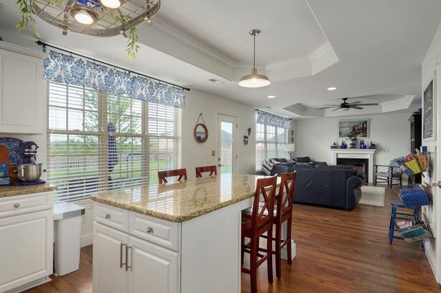 2115 N Williamsburg Lane, Ozark, MO 65721