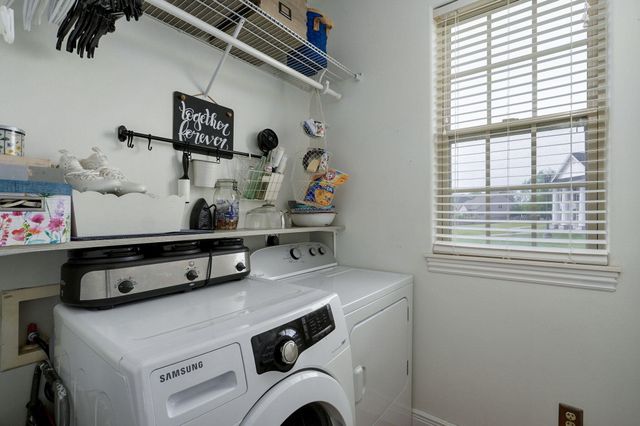 2115 N Williamsburg Lane, Ozark, MO 65721