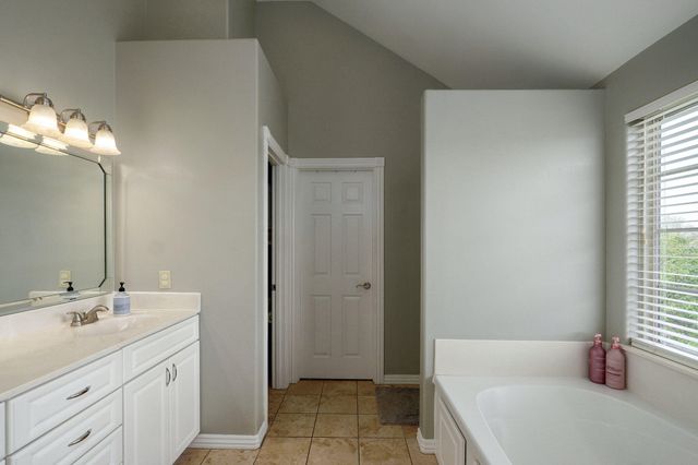 2115 N Williamsburg Lane, Ozark, MO 65721