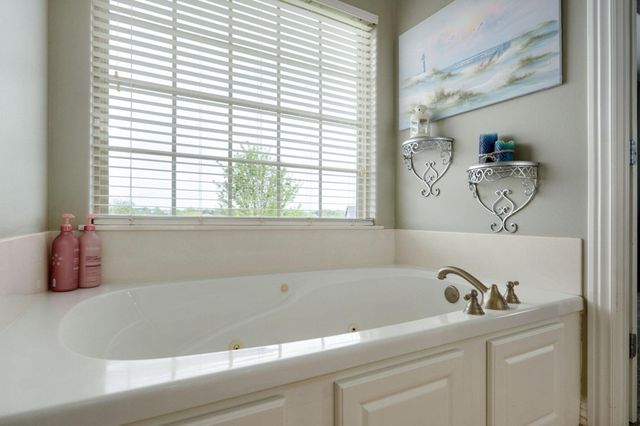 2115 N Williamsburg Lane, Ozark, MO 65721