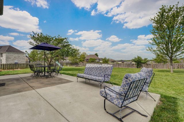 2115 N Williamsburg Lane, Ozark, MO 65721