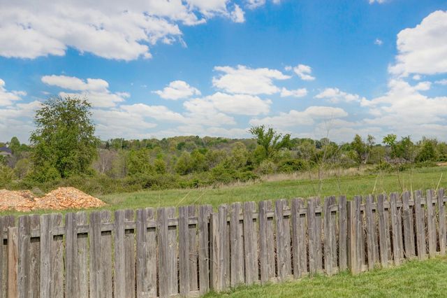 2115 N Williamsburg Lane, Ozark, MO 65721