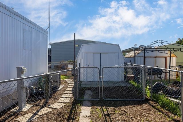 65 Round table 65, Riverside, CA 92507