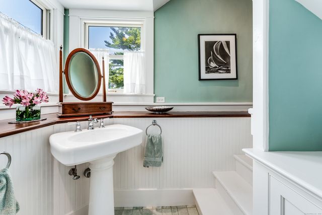 27 Church Street, Groton, CT 06340