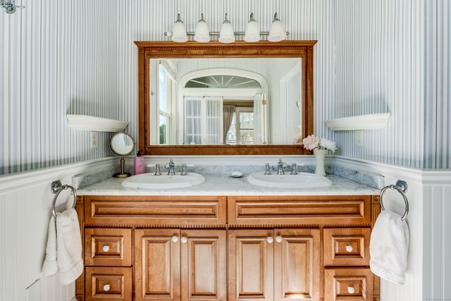 27 Church Street, Groton, CT 06340