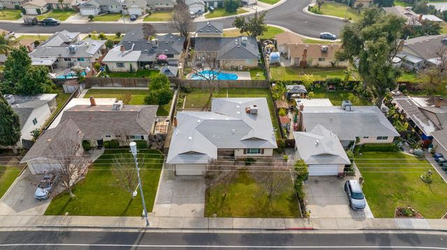 692 W Gettysburg Avenue, Clovis, CA 93612