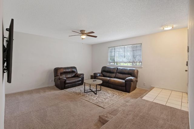 692 W Gettysburg Avenue, Clovis, CA 93612