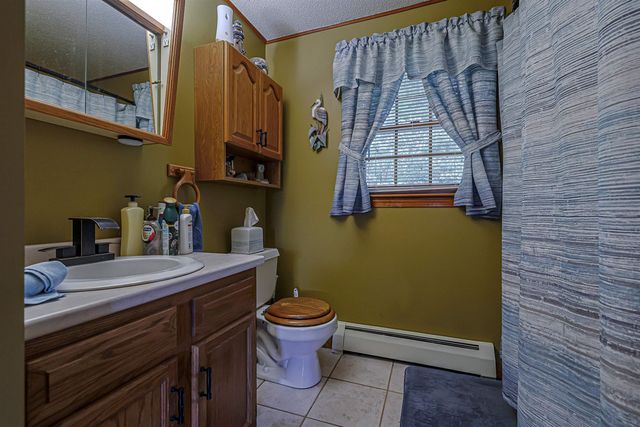 4 Spinnaker Drive, Derry, NH 03038
