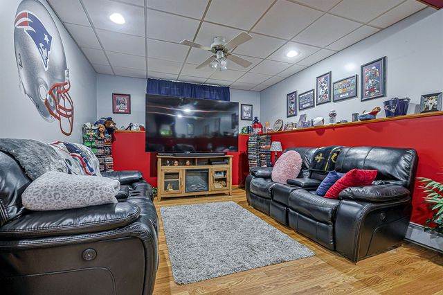 4 Spinnaker Drive, Derry, NH 03038