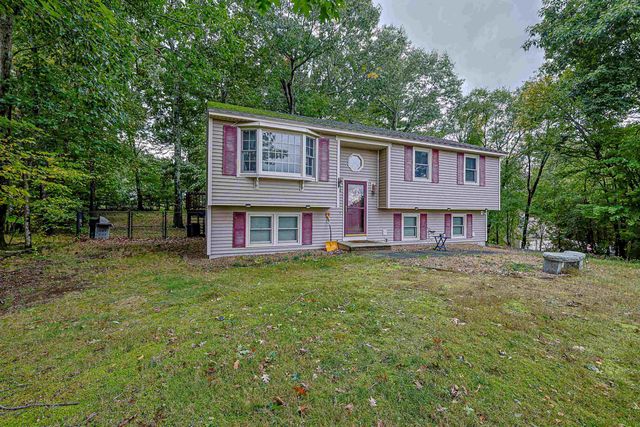 4 Spinnaker Drive, Derry, NH 03038