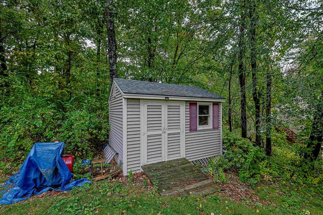 4 Spinnaker Drive, Derry, NH 03038