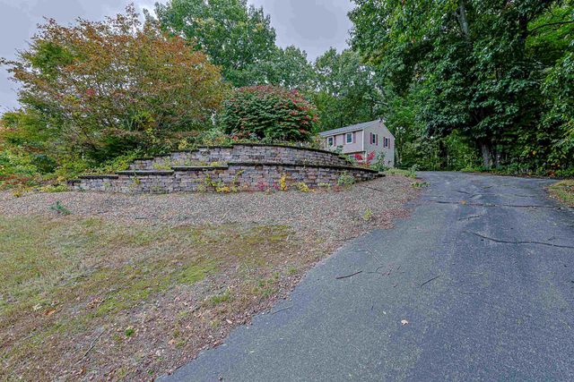4 Spinnaker Drive, Derry, NH 03038