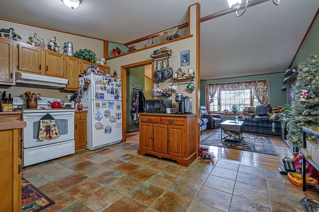 4 Spinnaker Drive, Derry, NH 03038