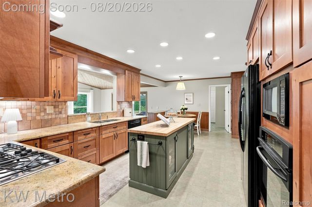 12675 Portsmouth Court, Plymouth Charter Township, MI 48170