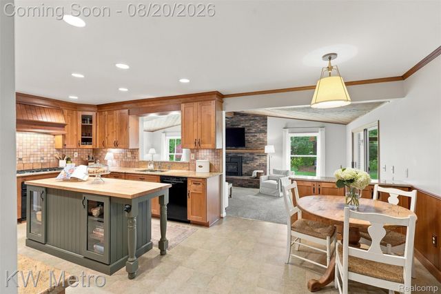 12675 Portsmouth Court, Plymouth Charter Township, MI 48170