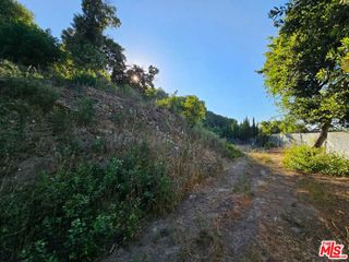 13388 Newcomb Drive, Sherman Oaks, CA 91423