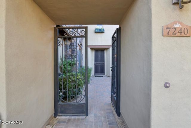 7240 E AURORA Drive, Scottsdale, AZ 85266