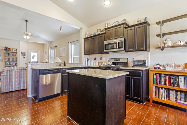 7609 RED CEDAR Drive, El Paso, TX 79911