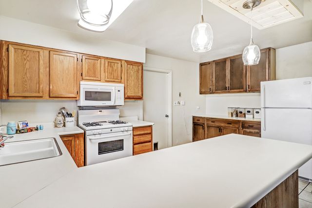 1113 June Street NE, Albuquerque, NM 87112
