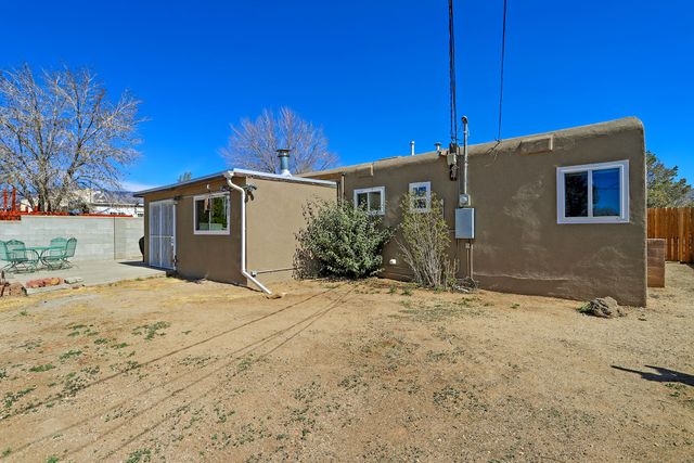 1113 June Street NE, Albuquerque, NM 87112