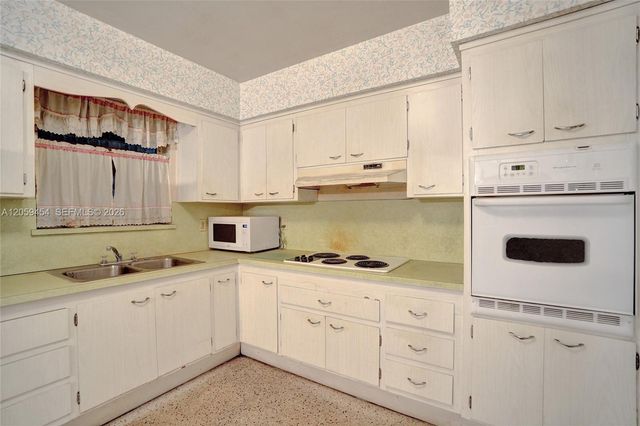 420 SW 71st Way, Pembroke Pines, FL 33023
