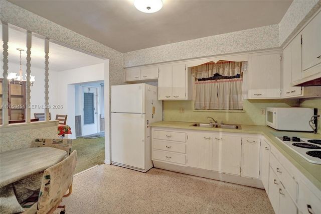 420 SW 71st Way, Pembroke Pines, FL 33023