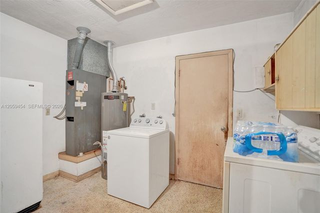 420 SW 71st Way, Pembroke Pines, FL 33023