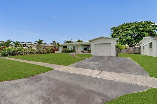 420 SW 71st Way, Pembroke Pines, FL 33023