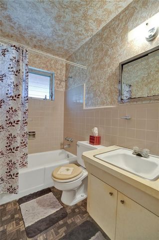 420 SW 71st Way, Pembroke Pines, FL 33023