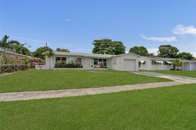 420 SW 71st Way, Pembroke Pines, FL 33023