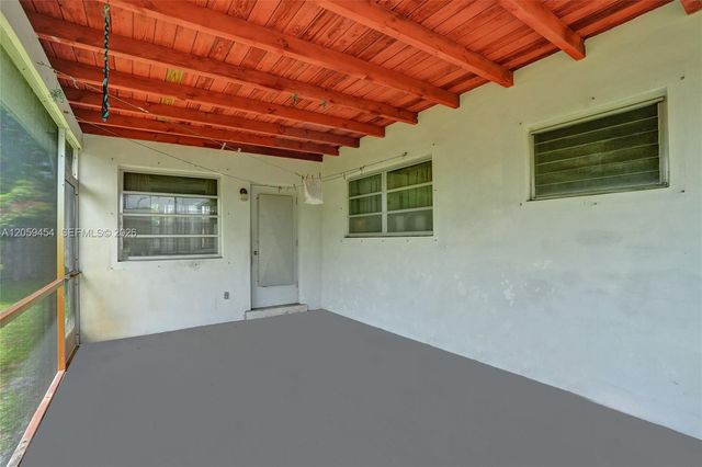 420 SW 71st Way, Pembroke Pines, FL 33023