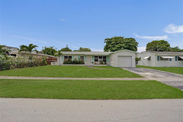420 SW 71st Way, Pembroke Pines, FL 33023