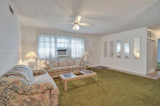 420 SW 71st Way, Pembroke Pines, FL 33023