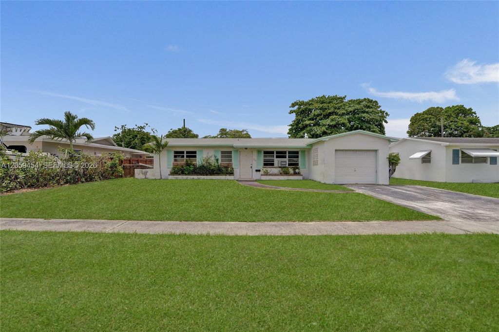 420 SW 71st Way, Pembroke Pines, FL 33023