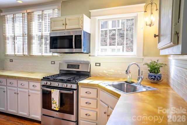 59 Forest Hill Drive, Asheville, NC 28803