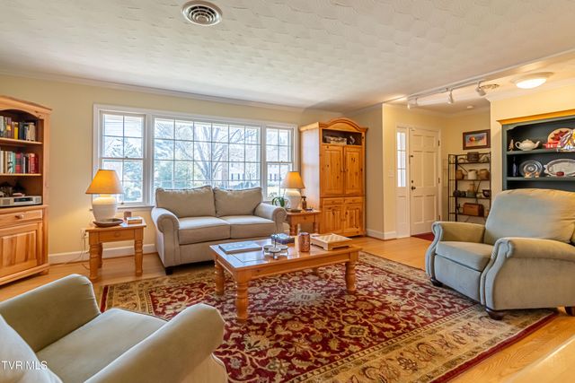 595 Northeast Court Street, Abingdon, VA 24210