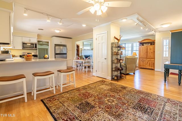 595 Northeast Court Street, Abingdon, VA 24210