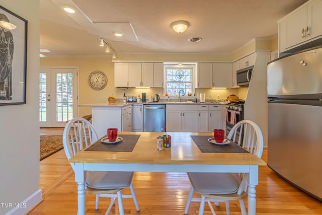 595 Northeast Court Street, Abingdon, VA 24210