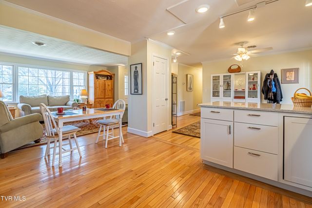 595 Northeast Court Street, Abingdon, VA 24210