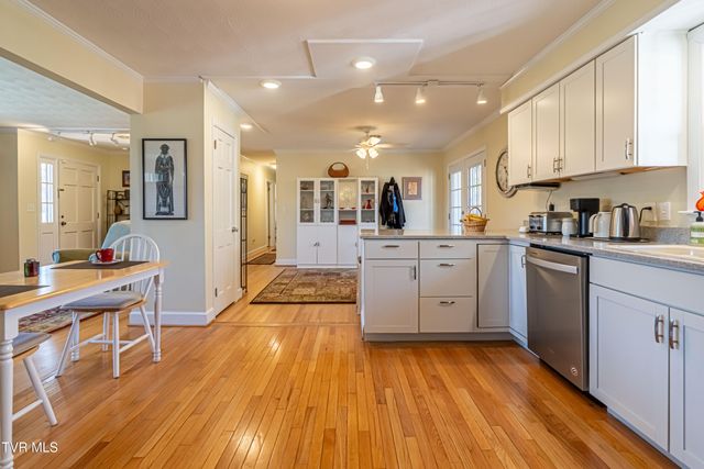 595 Northeast Court Street, Abingdon, VA 24210