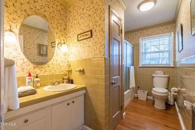 595 Northeast Court Street, Abingdon, VA 24210