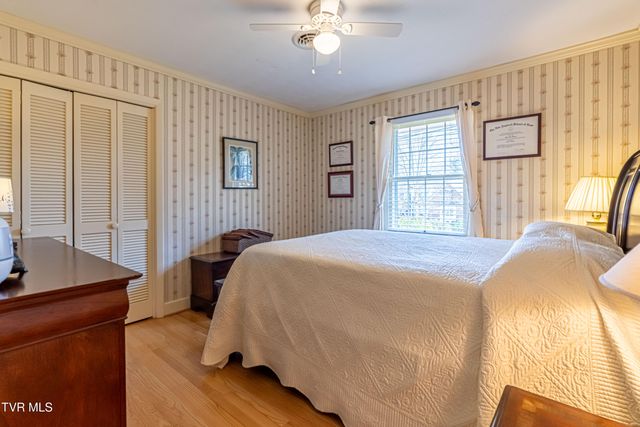 595 Northeast Court Street, Abingdon, VA 24210