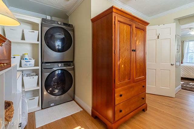 595 Northeast Court Street, Abingdon, VA 24210