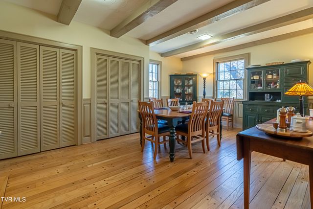 595 Northeast Court Street, Abingdon, VA 24210