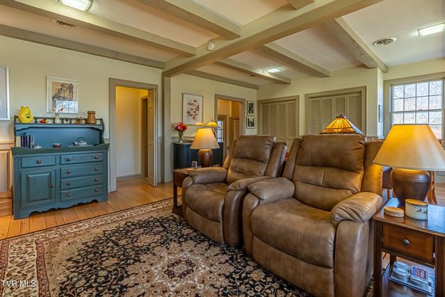 595 Northeast Court Street, Abingdon, VA 24210