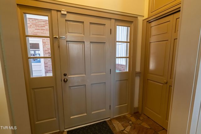 595 Northeast Court Street, Abingdon, VA 24210